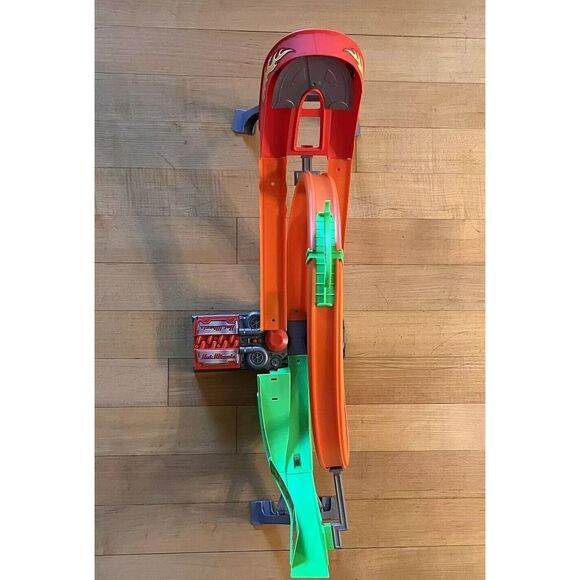 Hot Wheels Power Shift Raceway Motorized Track Set Loop &‎ Jump - In Box- Used - Picture 3 of 6